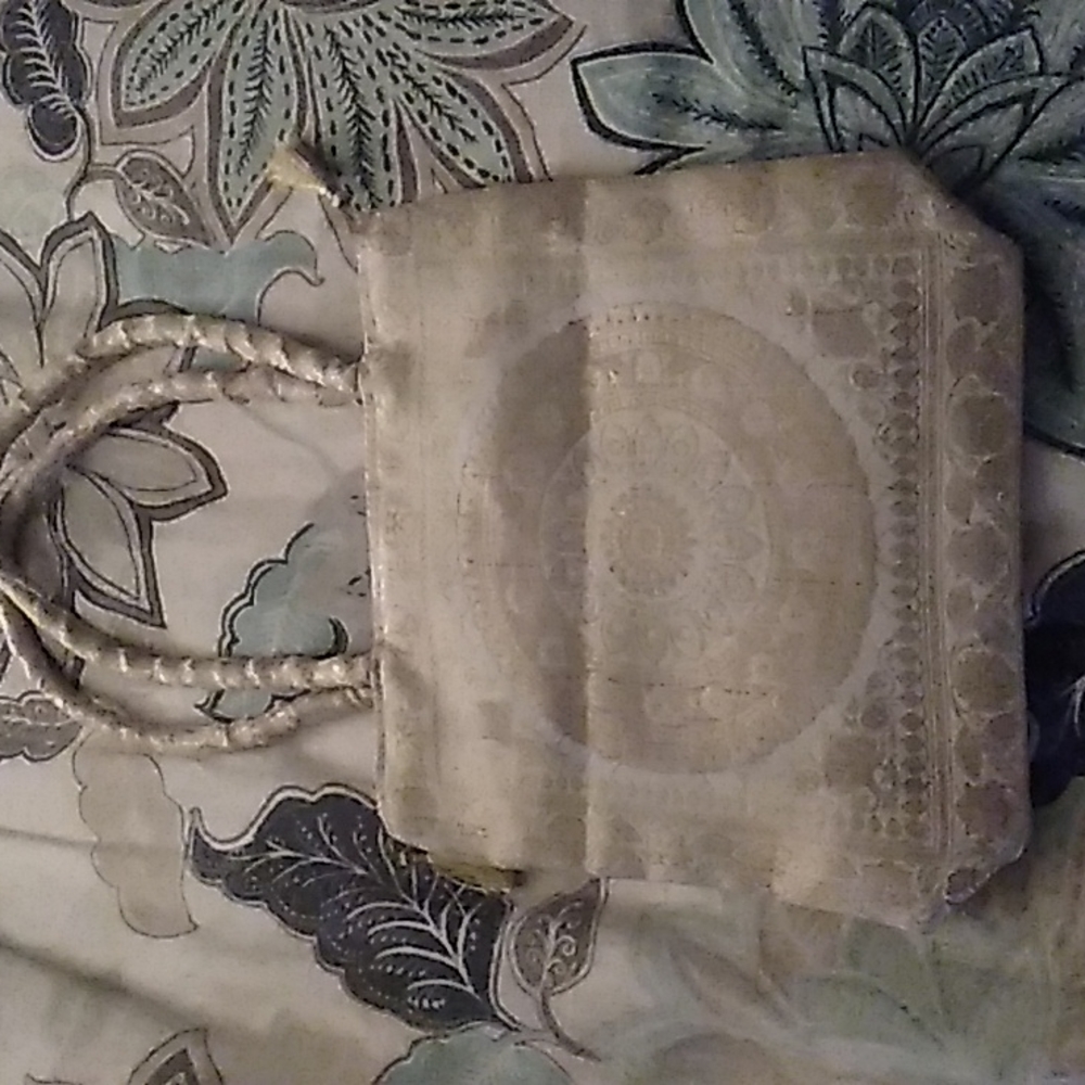 2 purses